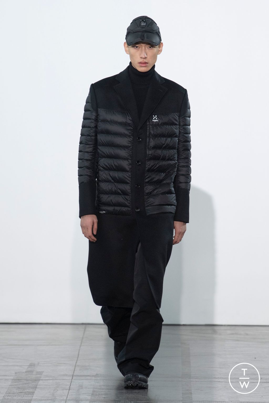 Fashion Week Paris Fall/Winter 2023 look 31 from the Junya Watanabe Man collection menswear