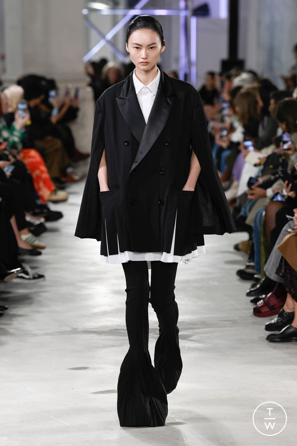 Fashion Week Paris Spring/Summer 2023 look 1 from the Sacai collection womenswear