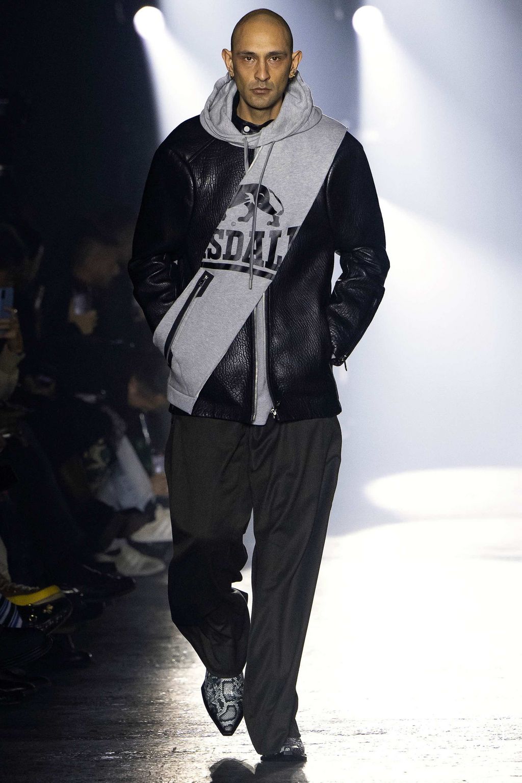 Fashion Week Milan Fall/Winter 2023 look 13 de la collection Jordanluca menswear