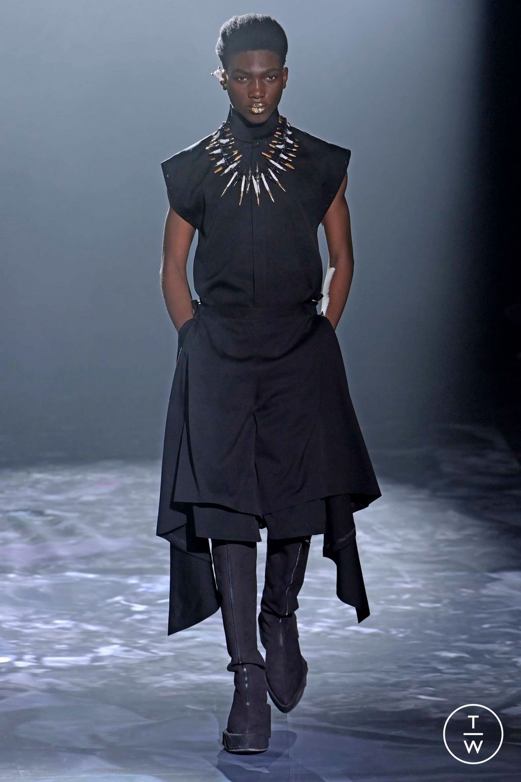 Fashion Week Paris Spring/Summer 2023 look 24 from the Yuima Nakazato collection couture