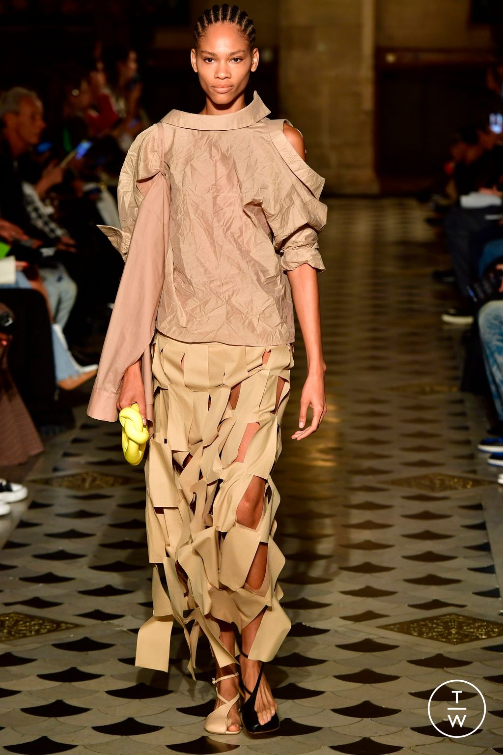 Fashion Week Paris Spring/Summer 2023 look 31 from the A.W.A.K.E MODE collection womenswear