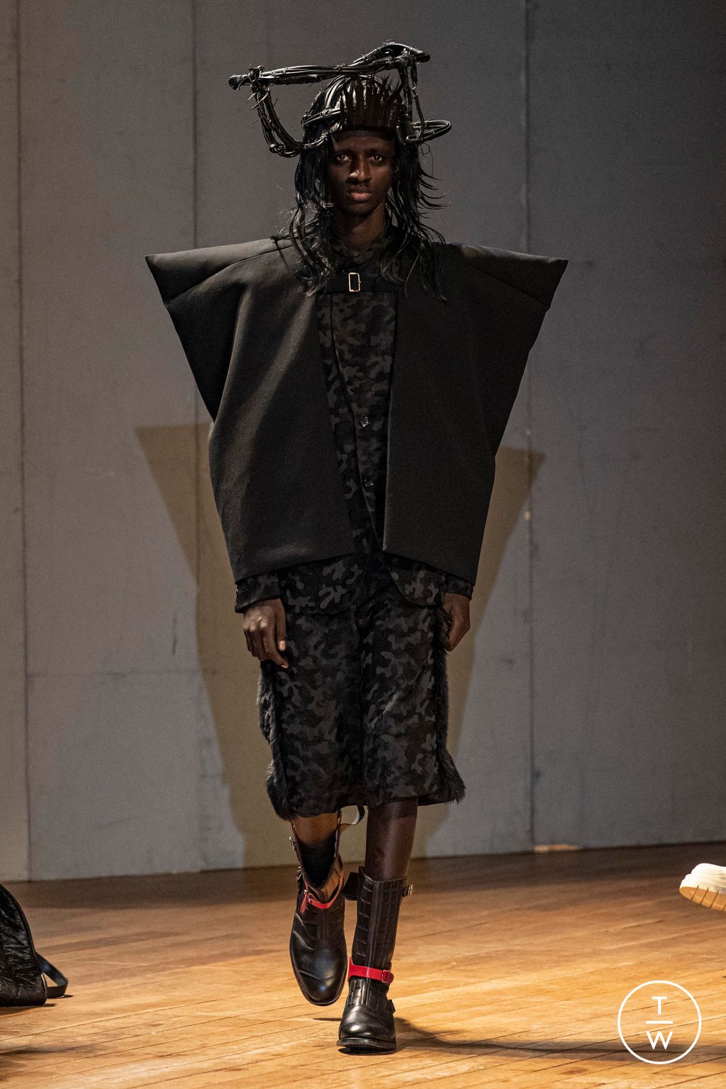Fashion Week Paris Fall/Winter 2023 look 1 from the Comme des Garçons Homme Plus collection menswear