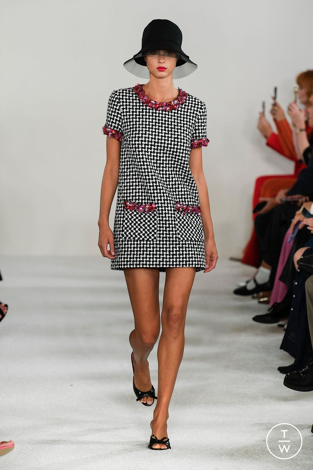 Fashion Week New York Spring/Summer 2023 look 28 from the Carolina Herrera collection womenswear