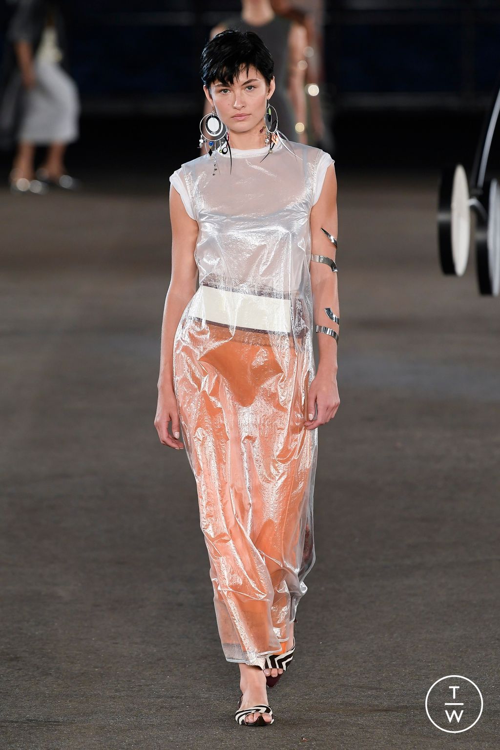 Fashion Week New York Spring/Summer 2023 look 25 from the Tory Burch collection womenswear