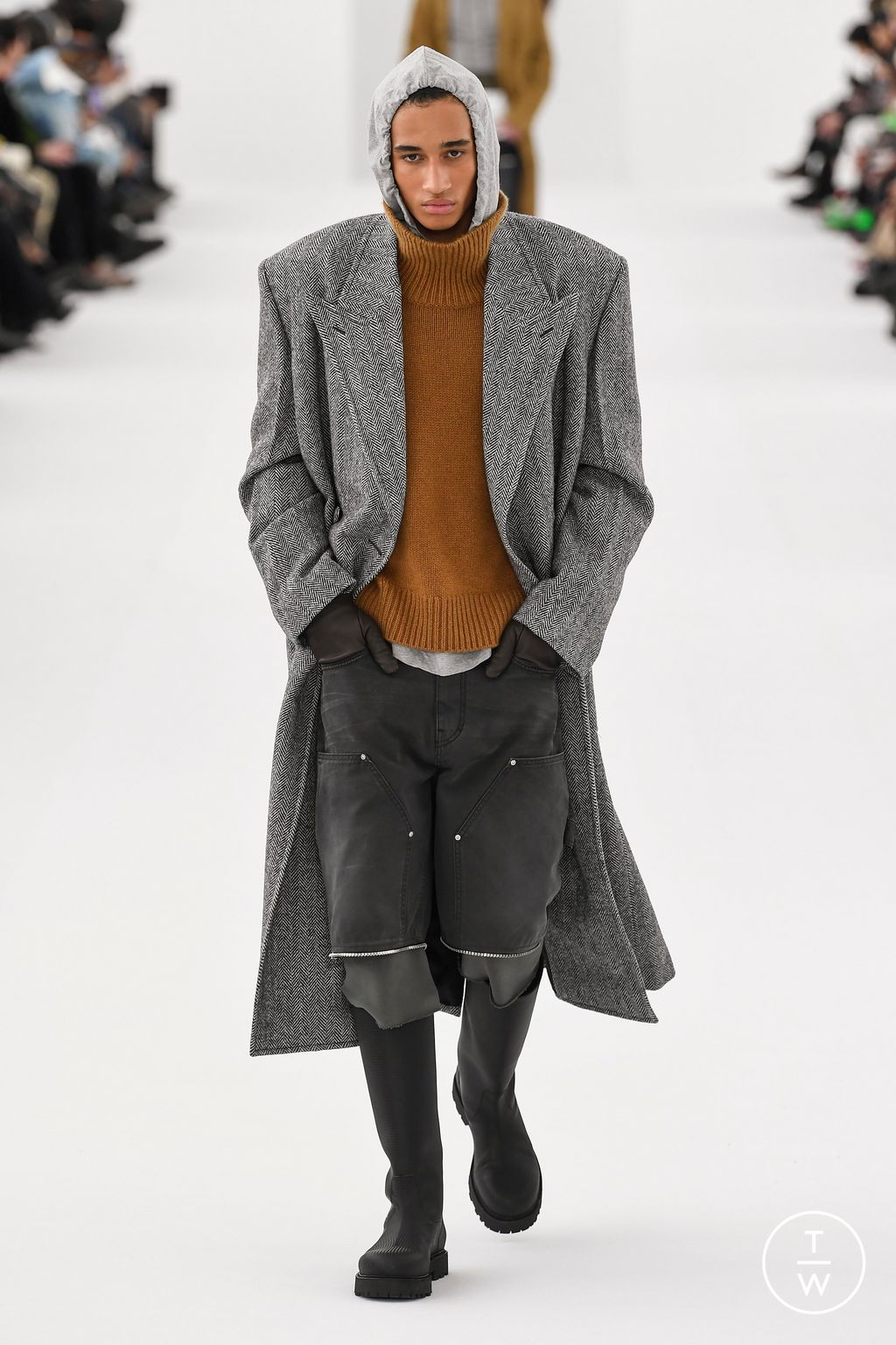 Fashion Week Paris Fall/Winter 2023 look 6 from the Givenchy collection menswear
