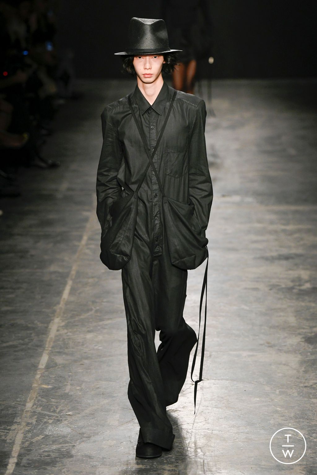 Fashion Week Paris Spring/Summer 2023 look 16 from the Ann Demeulemeester collection womenswear