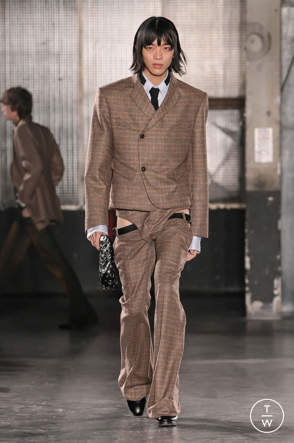 Fashion Week Paris Fall/Winter 2023 look 31 from the EGONlab collection menswear