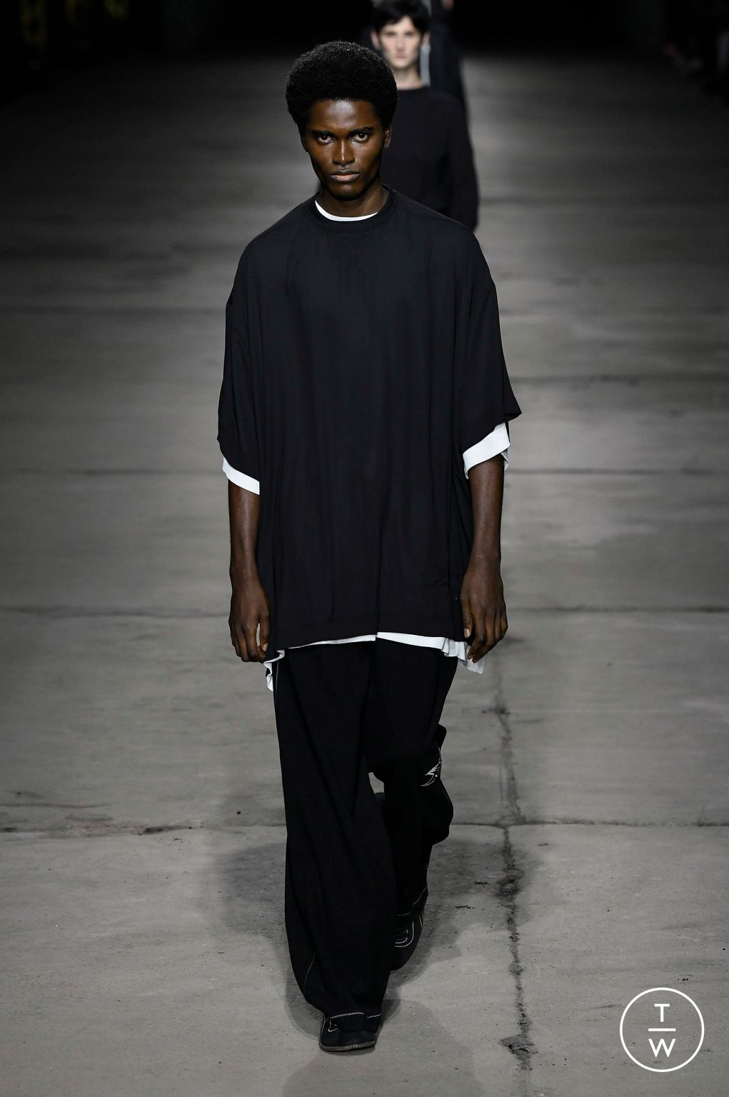Fashion Week Milan Spring/Summer 2023 look 24 from the Onitsuka Tiger collection 女装
