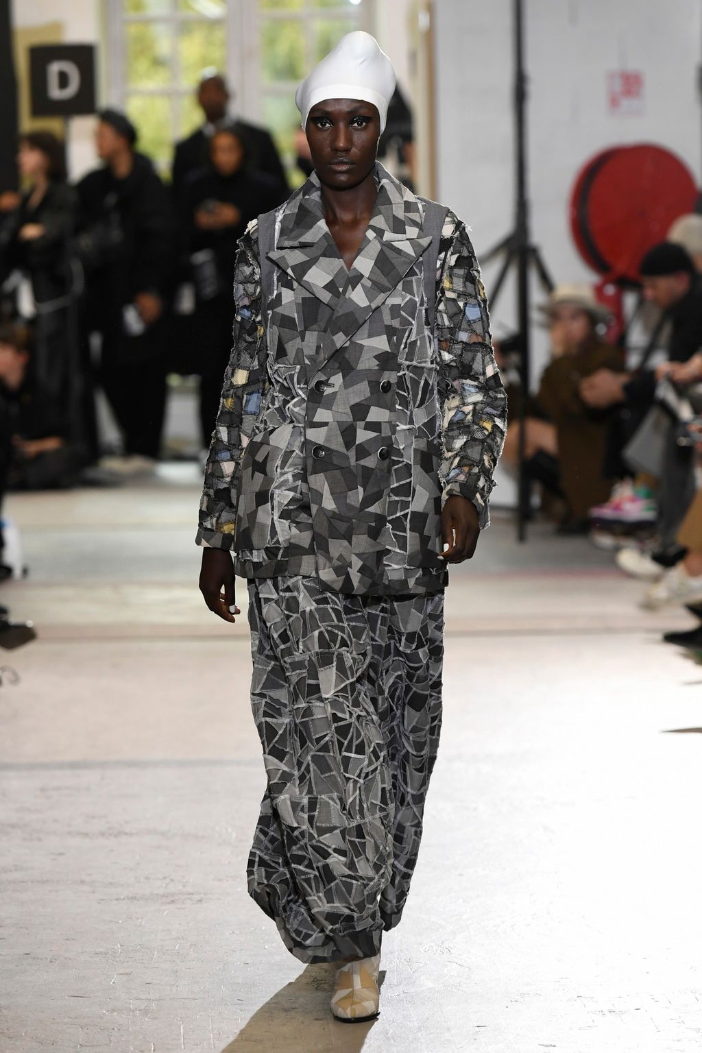 Fashion Week Paris Spring/Summer 2023 look 28 from the Anrealage collection 女装