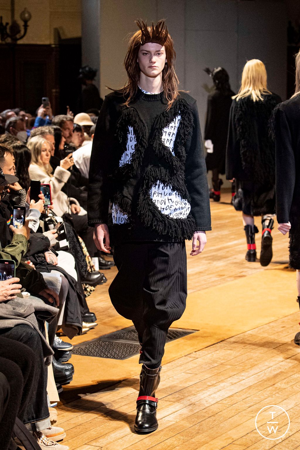 Fashion Week Paris Fall/Winter 2023 look 38 from the Comme des Garçons Homme Plus collection menswear