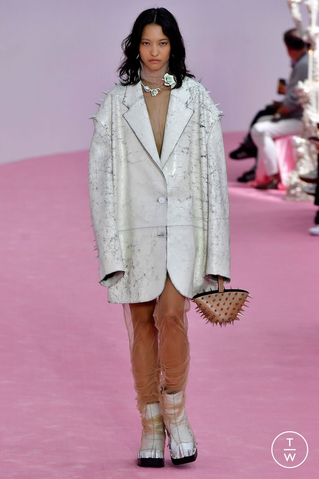 Fashion Week Paris Spring/Summer 2023 look 15 from the Acne Studios collection 女装