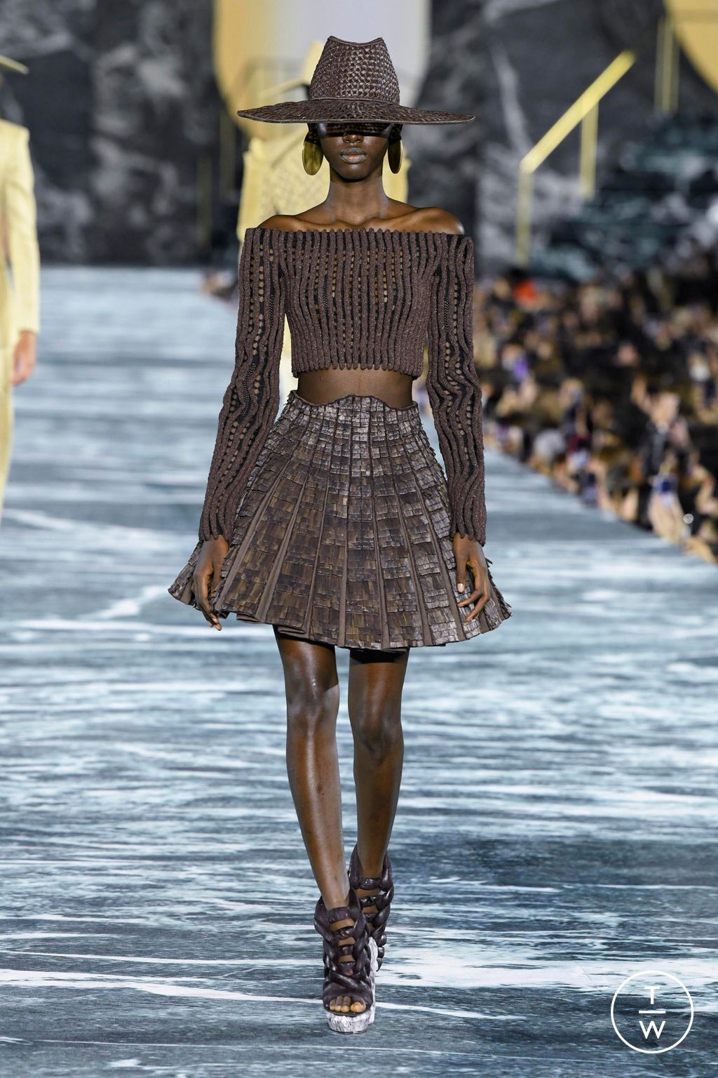 Fashion Week Paris Spring/Summer 2023 look 6 from the Balmain collection womenswear