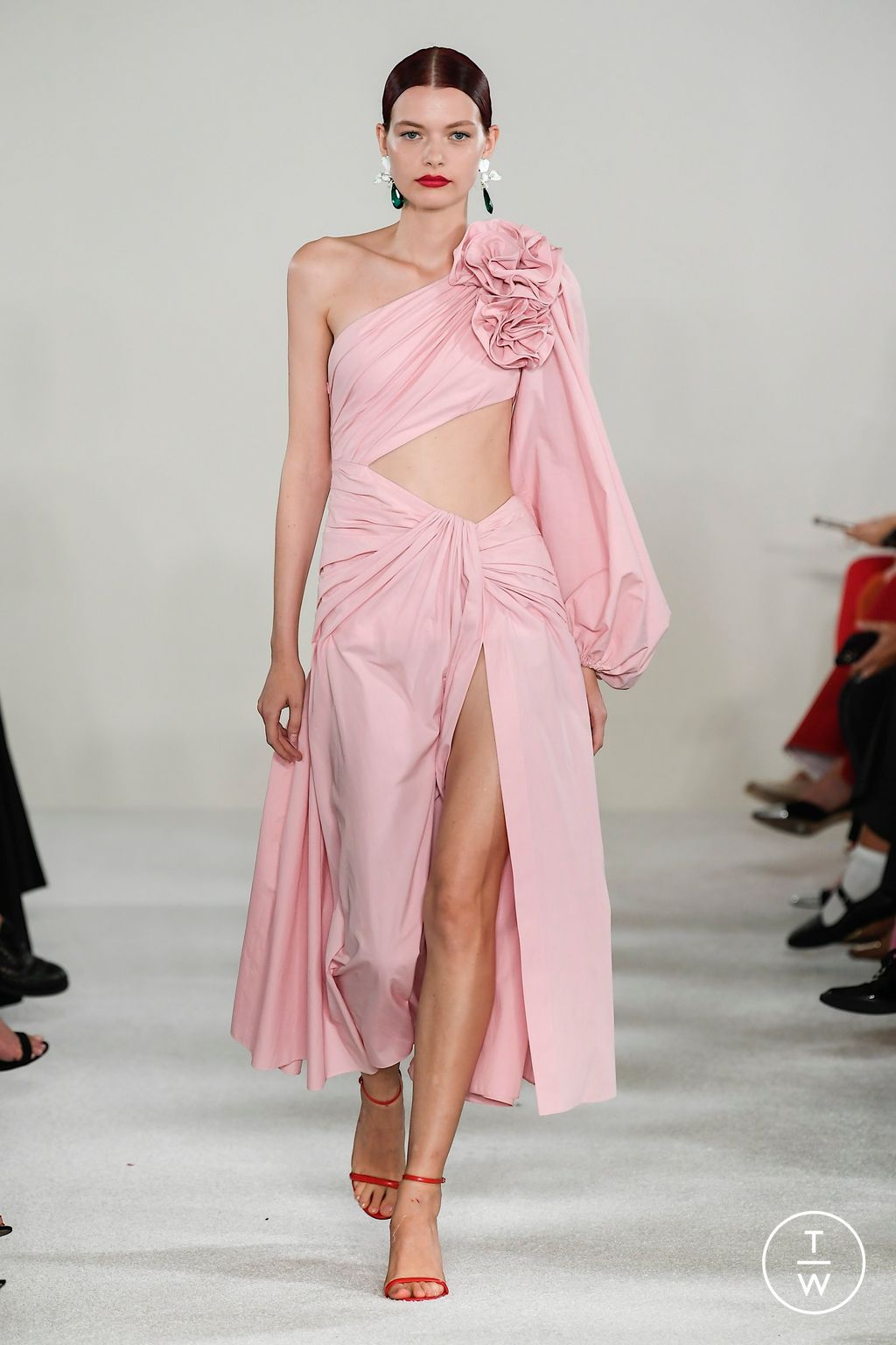 Fashion Week New York Spring/Summer 2023 look 49 from the Carolina Herrera collection 女装
