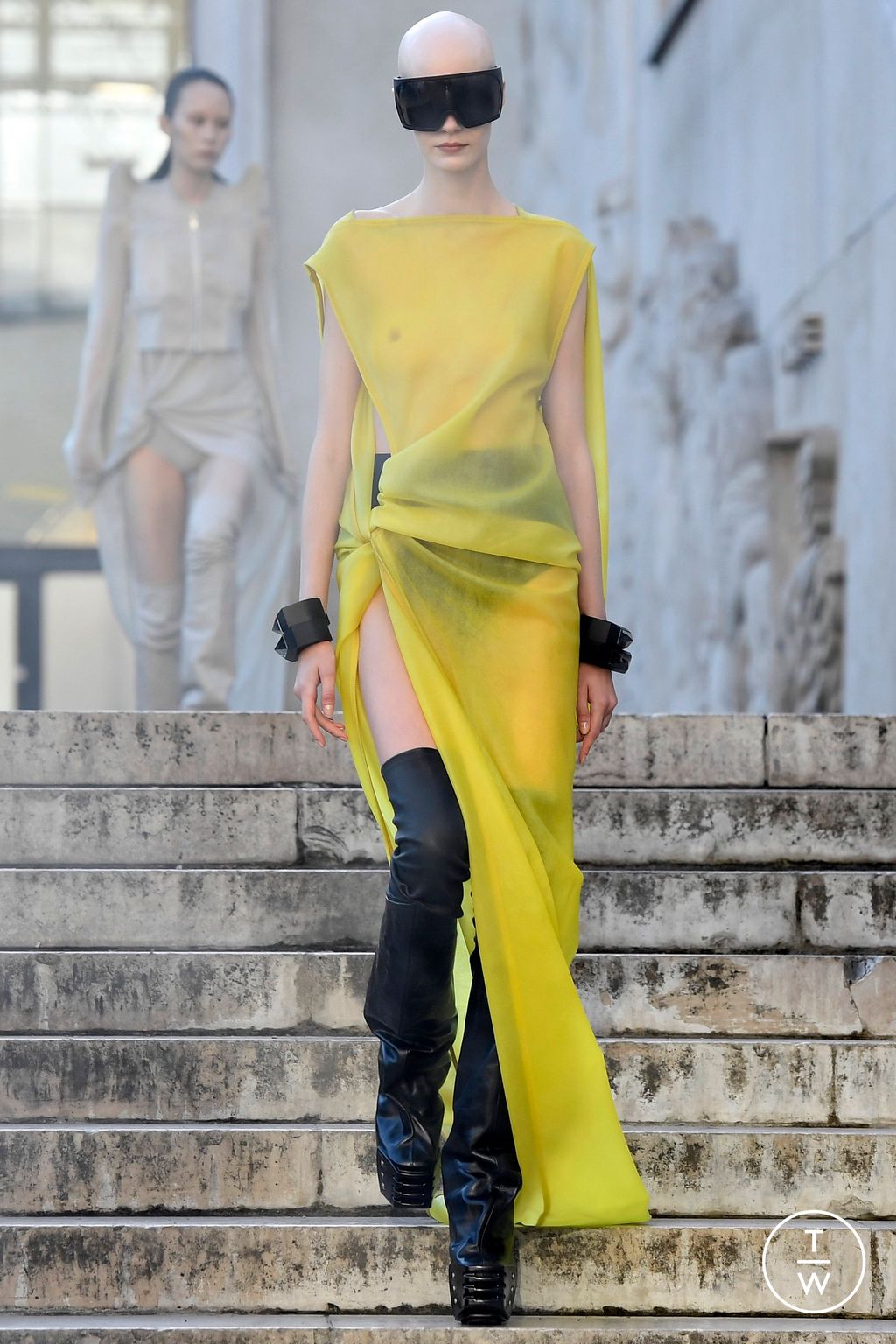 Fashion Week Paris Spring/Summer 2023 look 22 de la collection Rick Owens womenswear