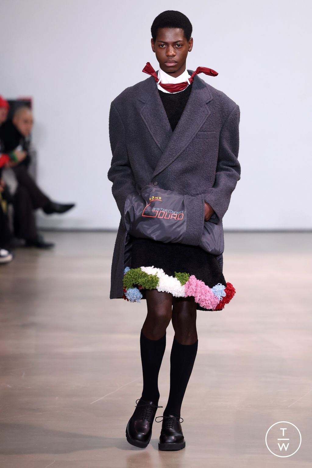 Fashion Week Paris Fall/Winter 2024 look 2 de la collection 8ON8 menswear