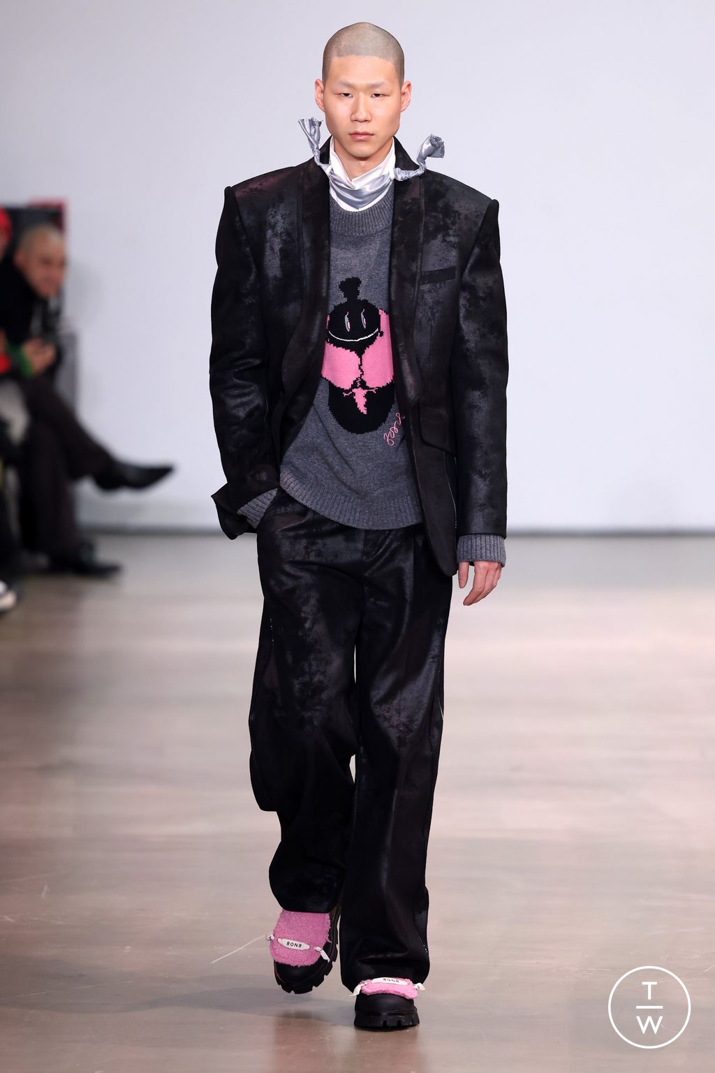 Fashion Week Paris Fall/Winter 2024 look 3 de la collection 8ON8 menswear