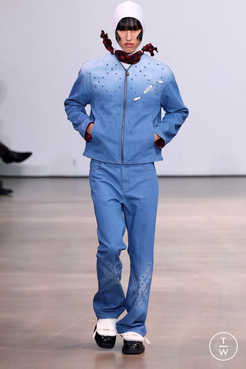 Fashion Week Paris Fall/Winter 2024 look 6 from the 8ON8 collection menswear
