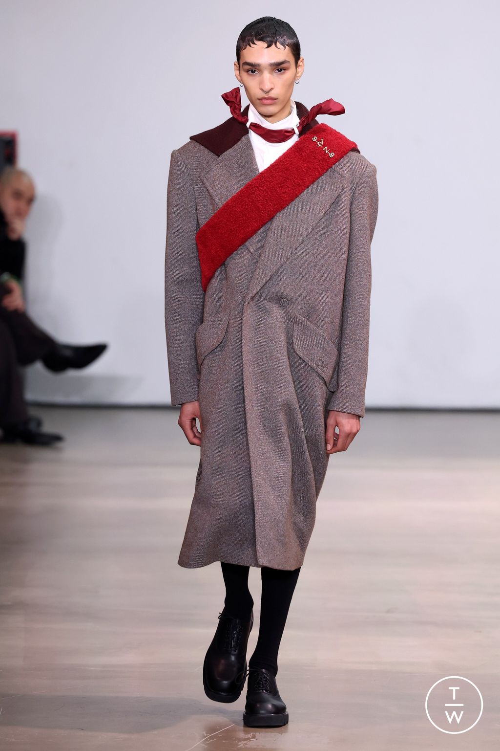 Fashion Week Paris Fall/Winter 2024 look 8 from the 8ON8 collection menswear