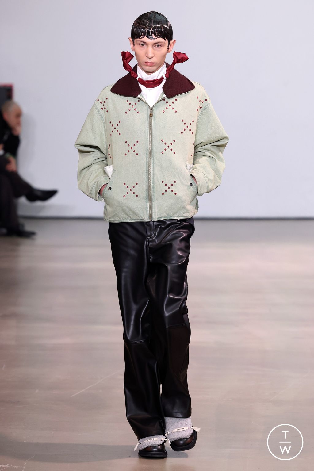 Fashion Week Paris Fall/Winter 2024 look 9 de la collection 8ON8 menswear