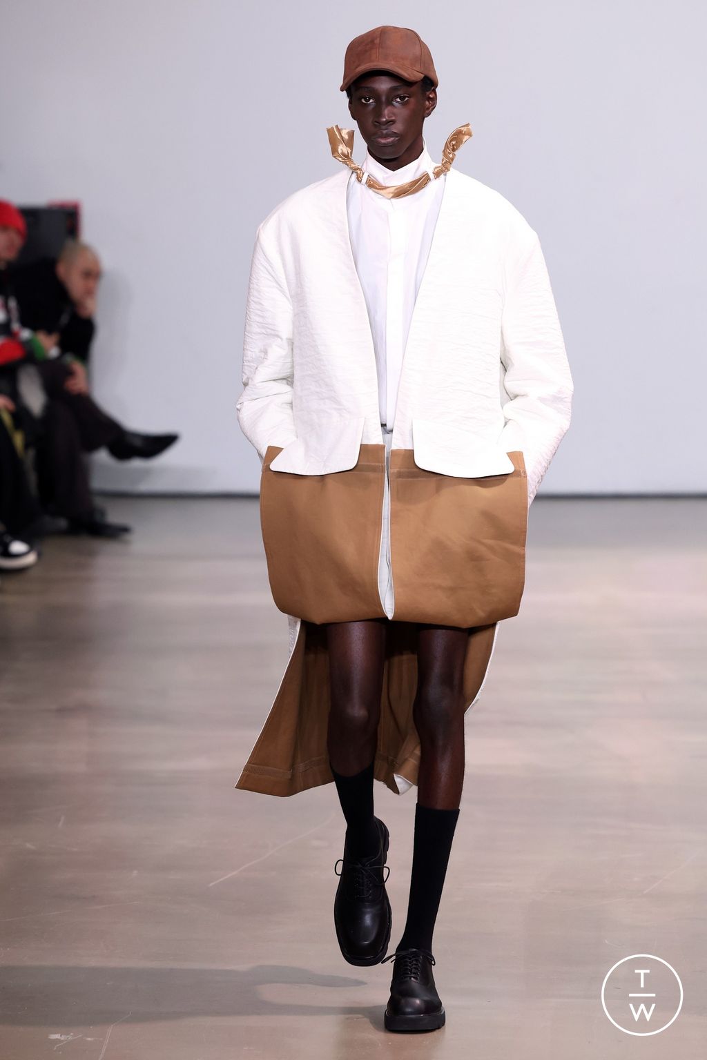 Fashion Week Paris Fall/Winter 2024 look 10 de la collection 8ON8 menswear