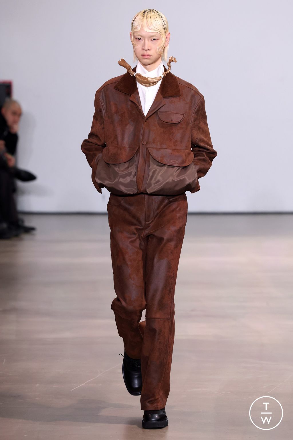 Fashion Week Paris Fall/Winter 2024 look 11 from the 8ON8 collection menswear