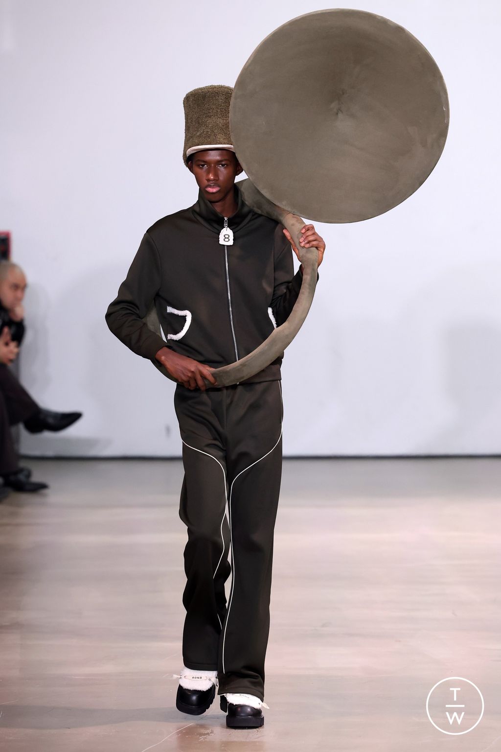 Fashion Week Paris Fall/Winter 2024 look 15 from the 8ON8 collection 男装