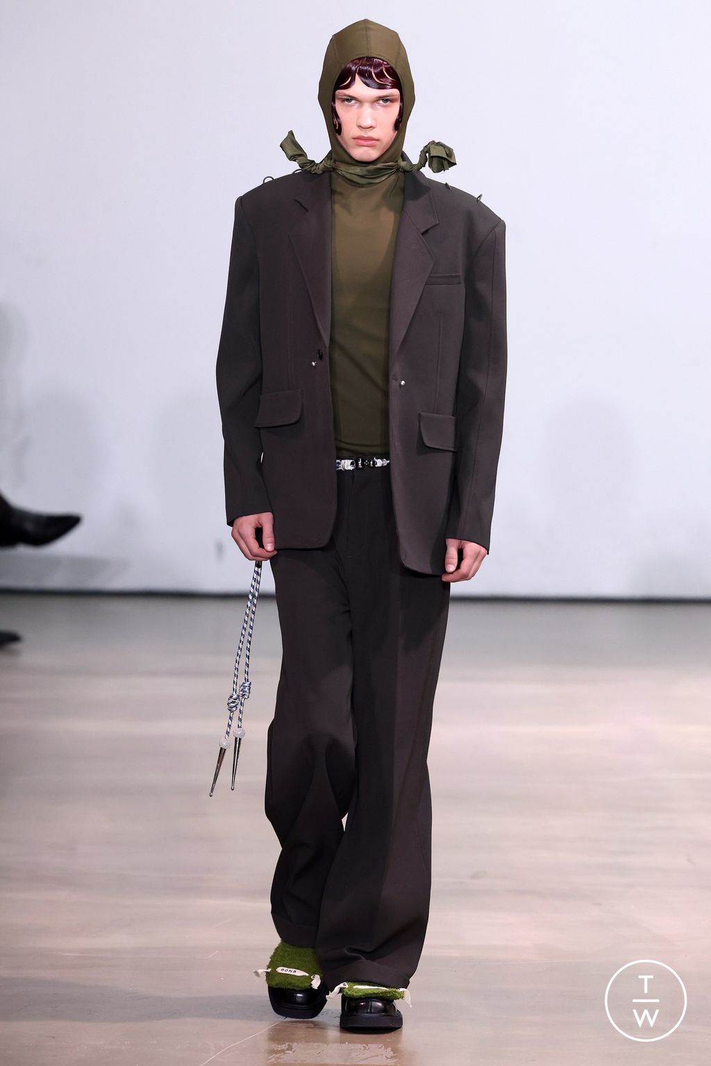 Fashion Week Paris Fall/Winter 2024 look 16 from the 8ON8 collection 男装