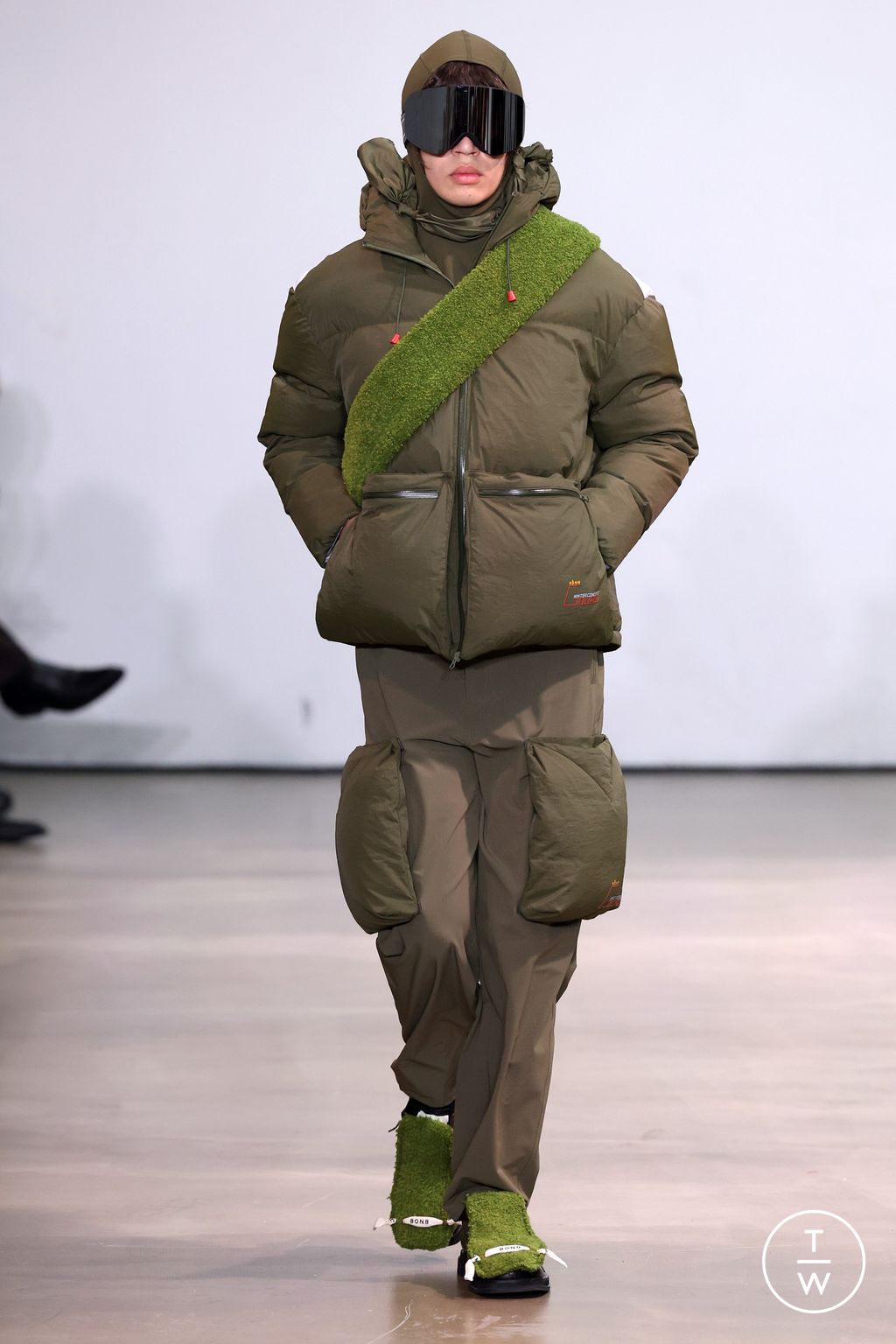 Fashion Week Paris Fall/Winter 2024 look 21 from the 8ON8 collection 男装