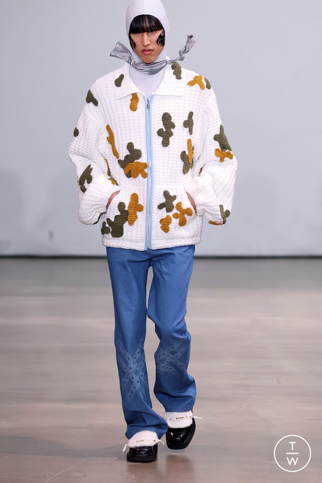 Fashion Week Paris Fall/Winter 2024 look 23 from the 8ON8 collection menswear