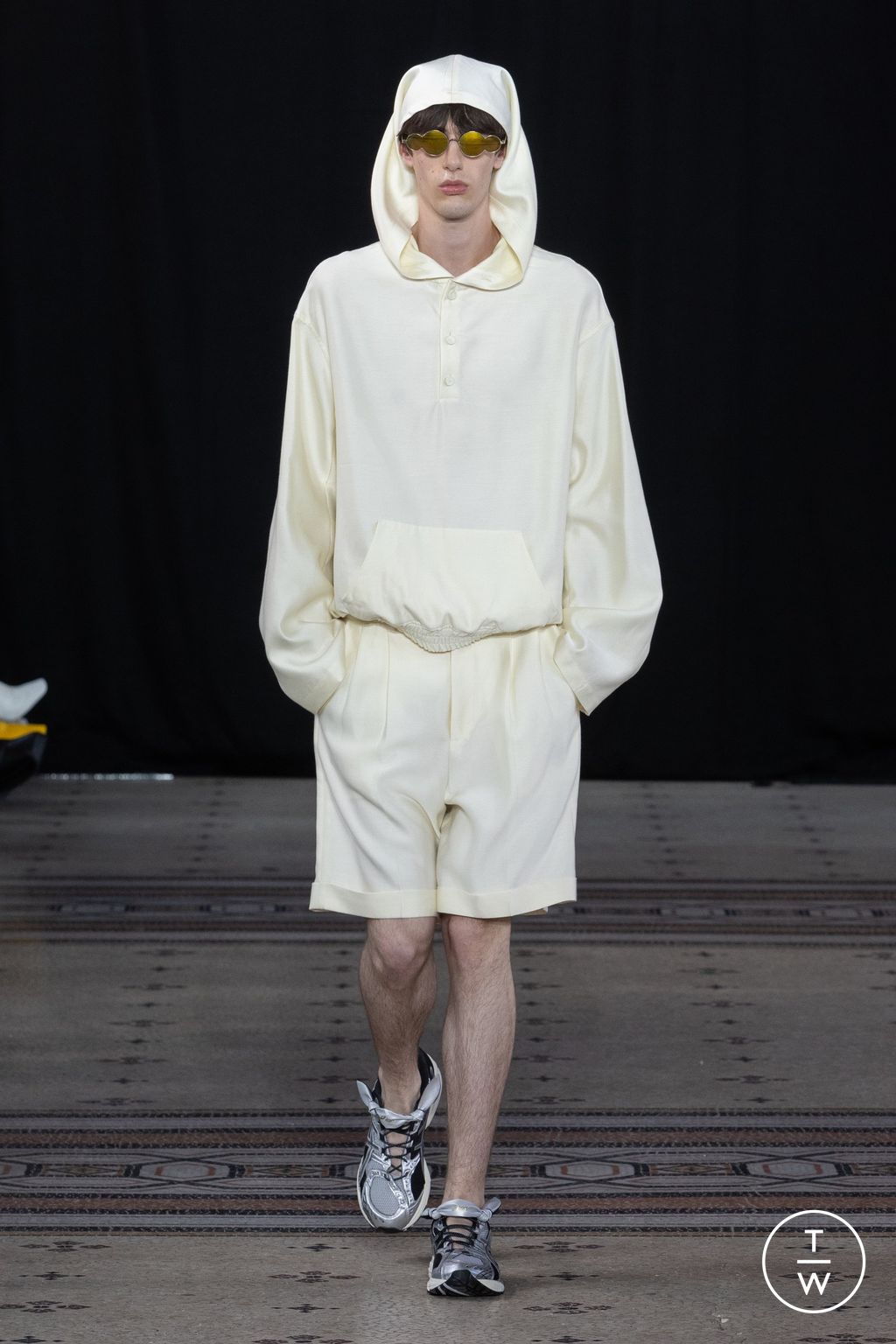 Fashion Week Paris Spring-Summer 2025 look 6 from the 8ON8 collection menswear