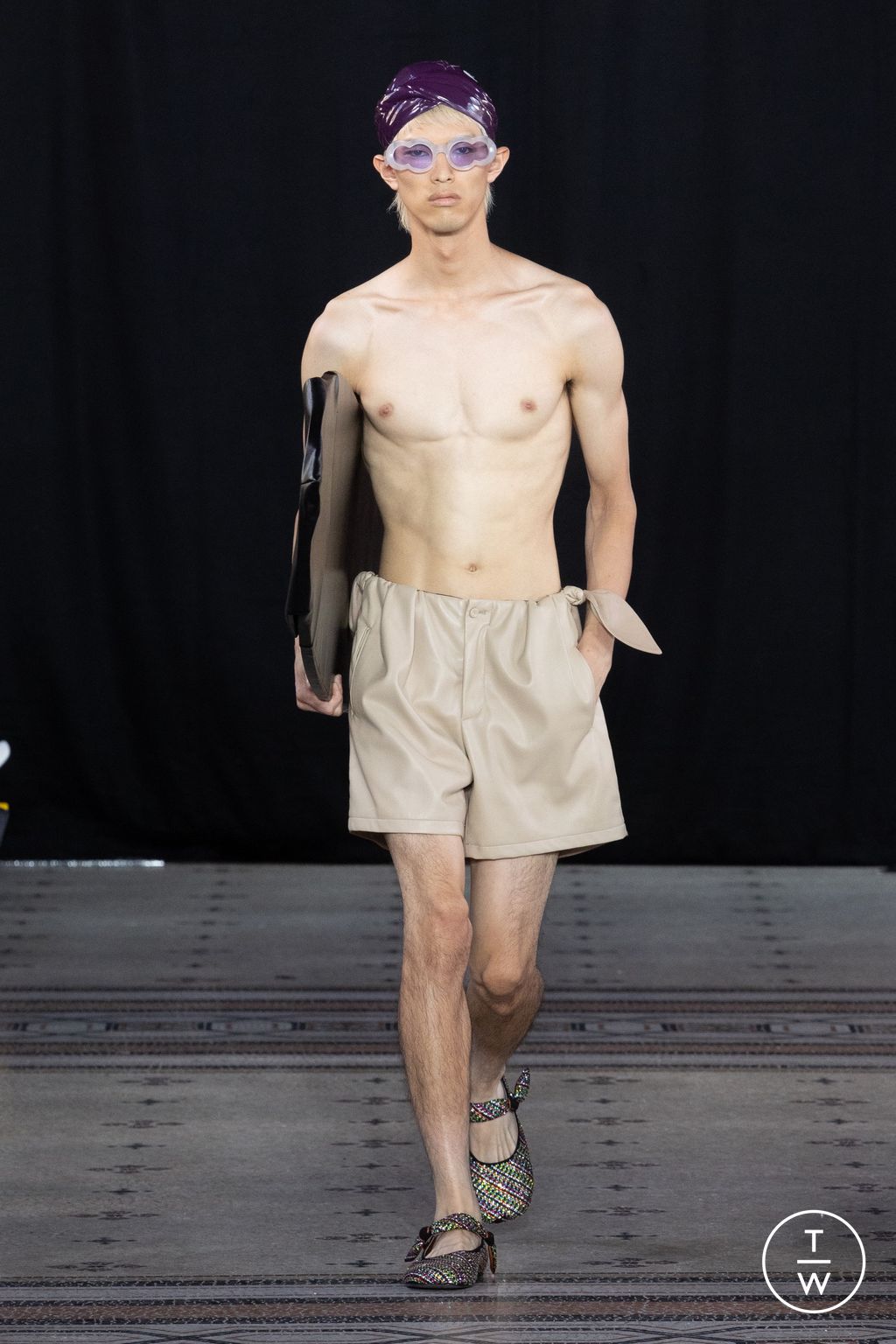 Fashion Week Paris Spring-Summer 2025 look 8 from the 8ON8 collection menswear