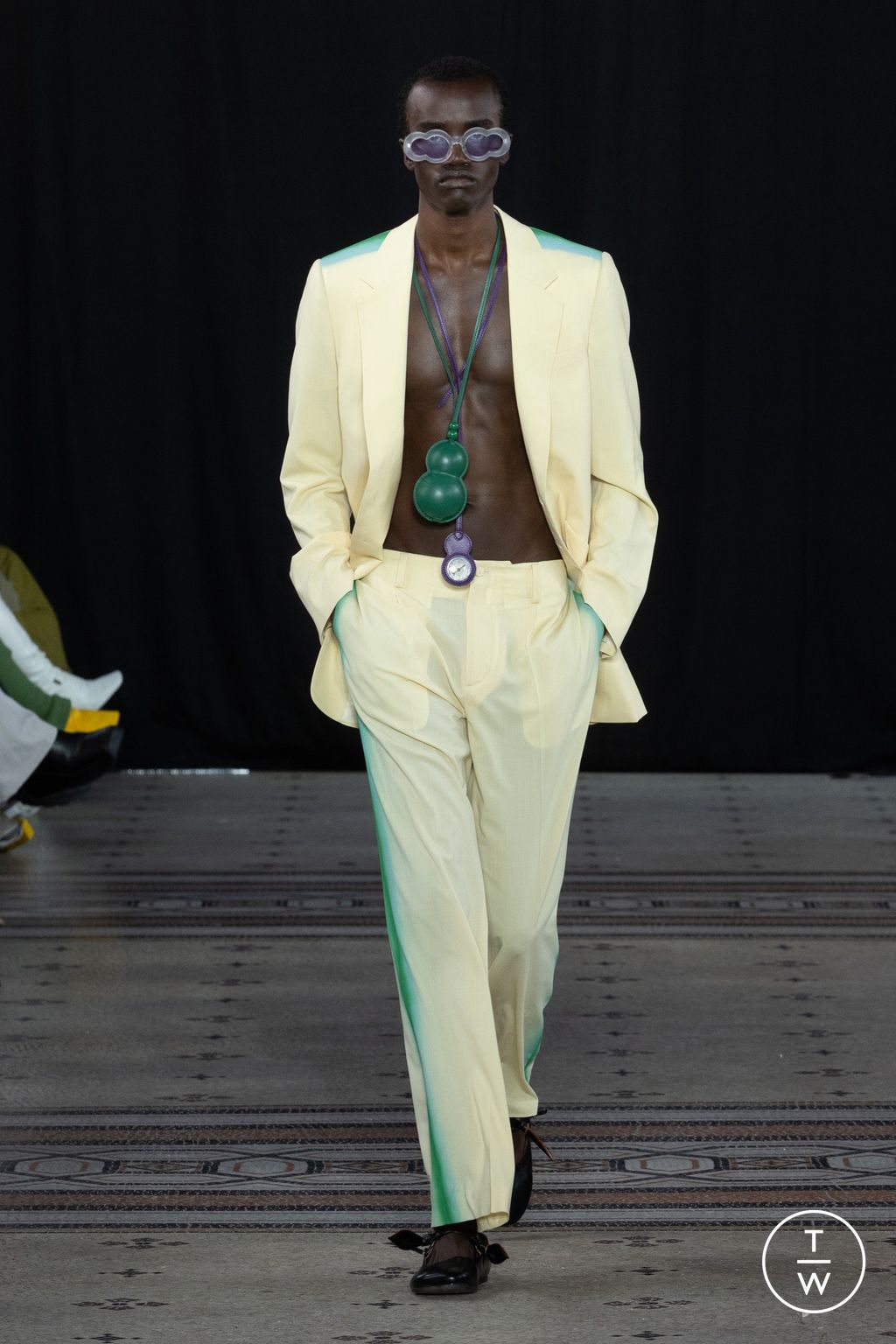 Fashion Week Paris Spring-Summer 2025 look 10 from the 8ON8 collection menswear