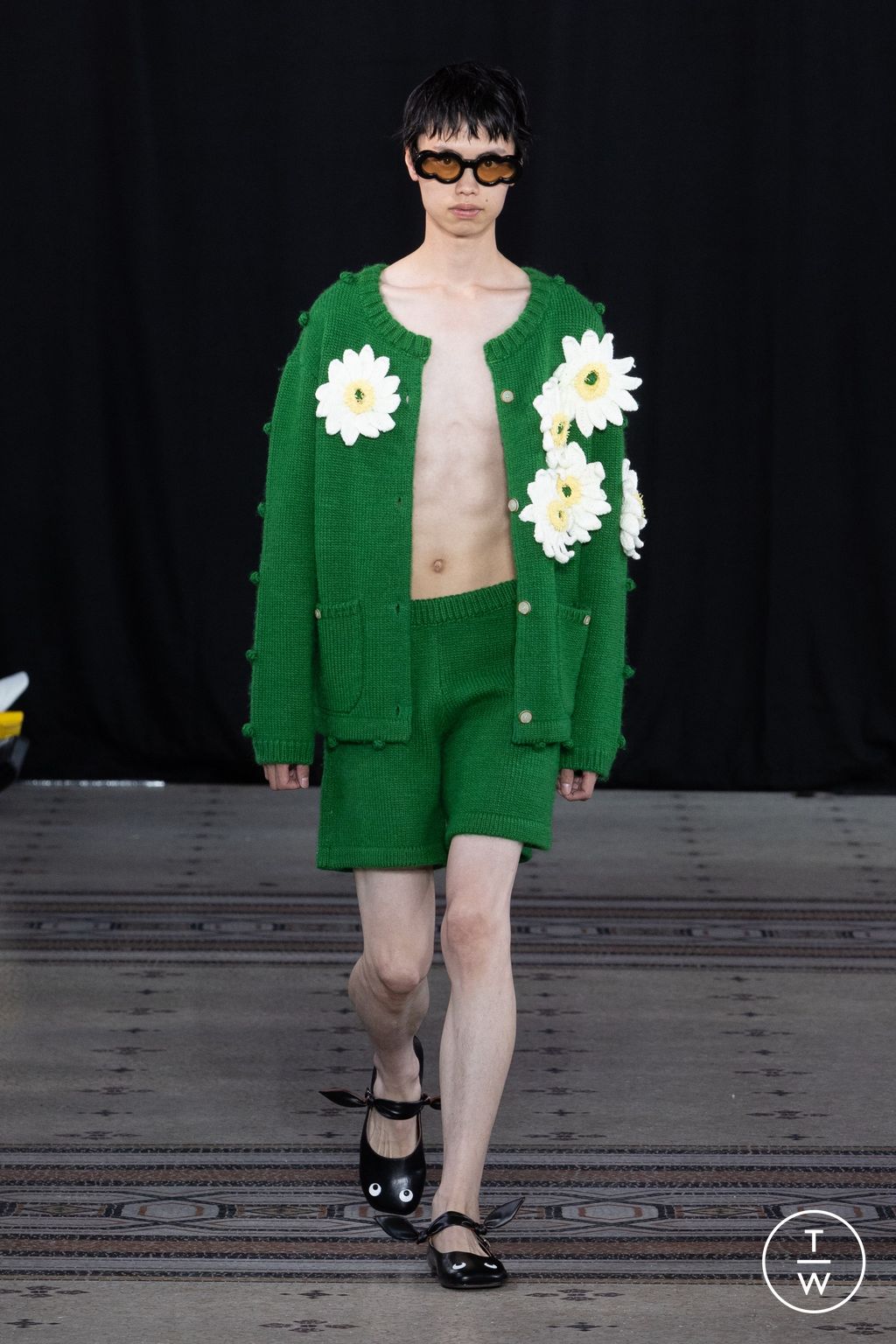 Fashion Week Paris Spring-Summer 2025 look 15 from the 8ON8 collection menswear