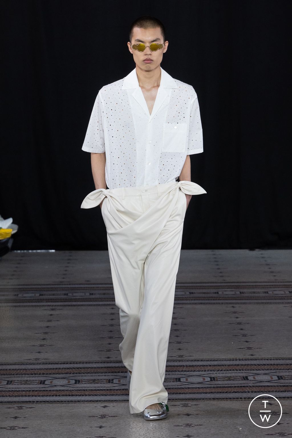Fashion Week Paris Spring-Summer 2025 look 28 from the 8ON8 collection menswear