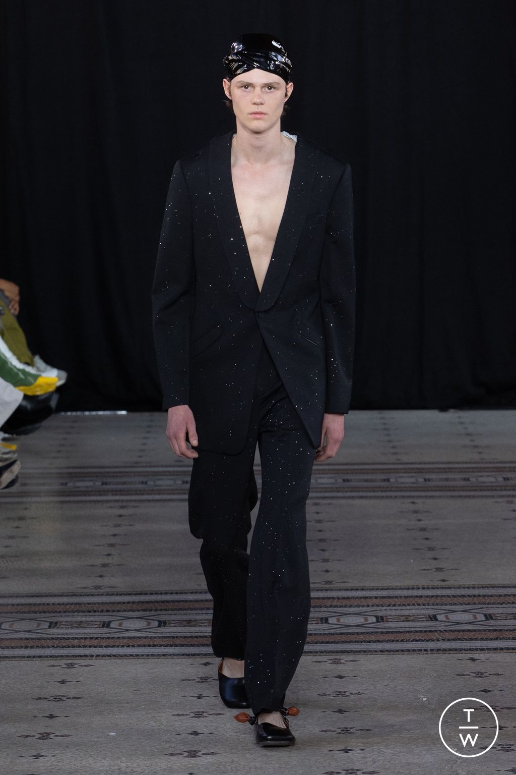 Fashion Week Paris Spring-Summer 2025 look 29 from the 8ON8 collection menswear