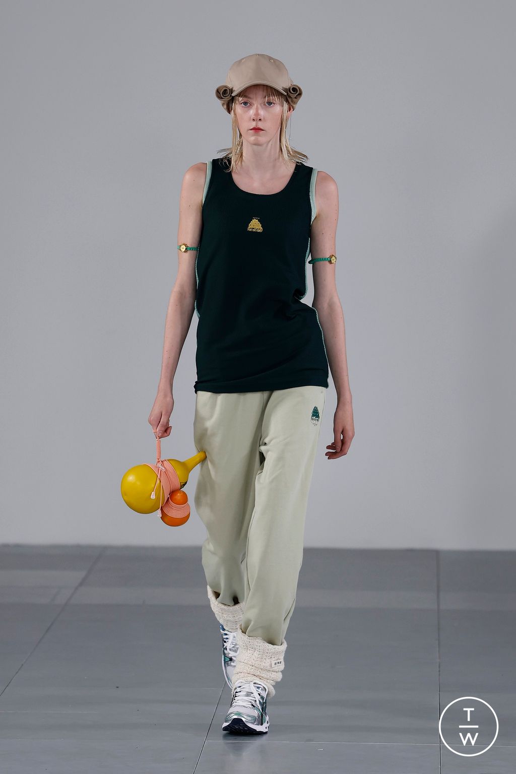 Fashion Week London Spring/Summer 2024 look 22 from the 8ON8 collection 女装