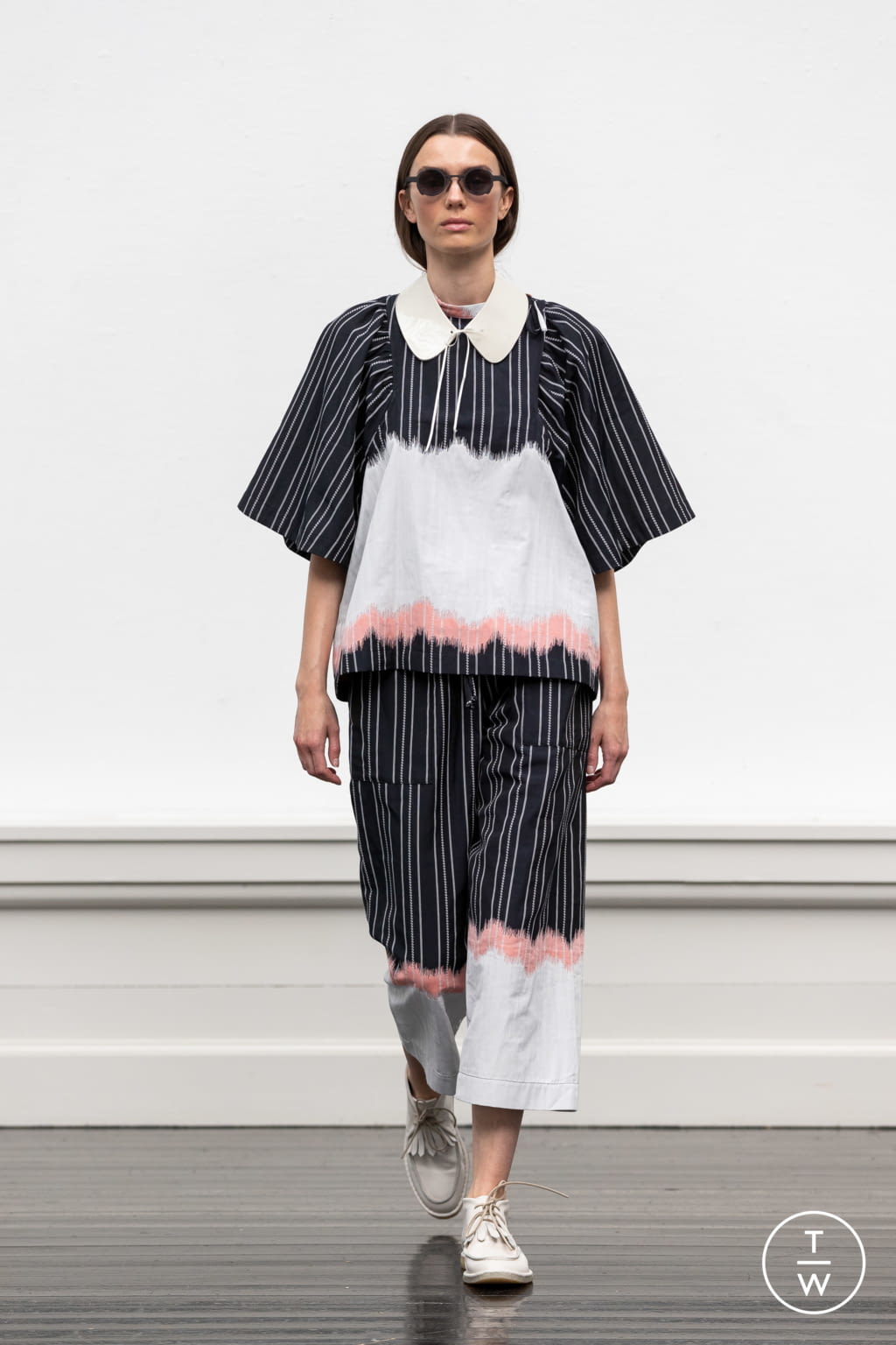 Fashion Week Paris Spring/Summer 2022 look 9 from the Henrik Vibskov collection menswear