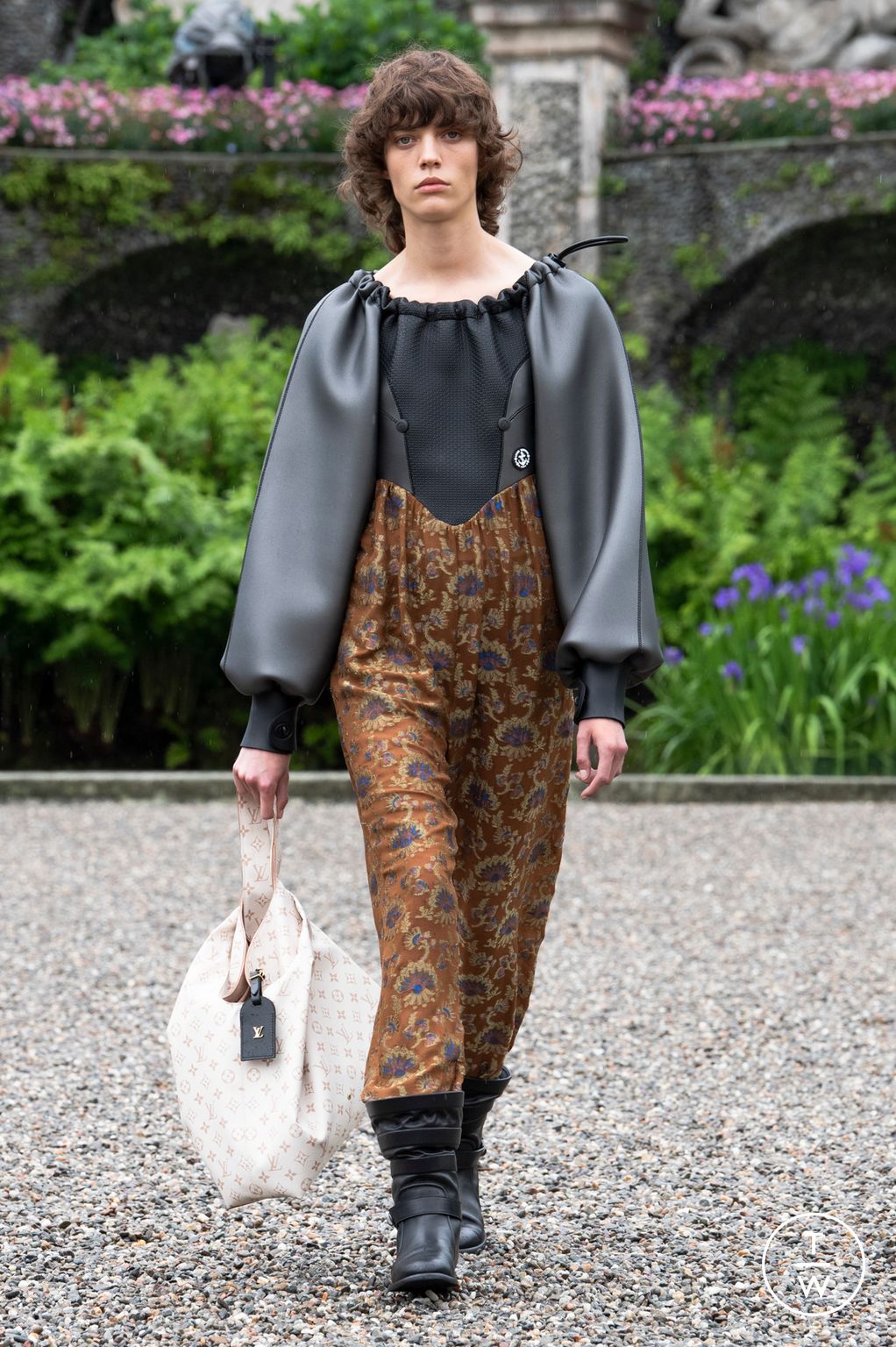 Fashion Week Paris Resort 2024 look 9 from the Louis Vuitton collection 女装