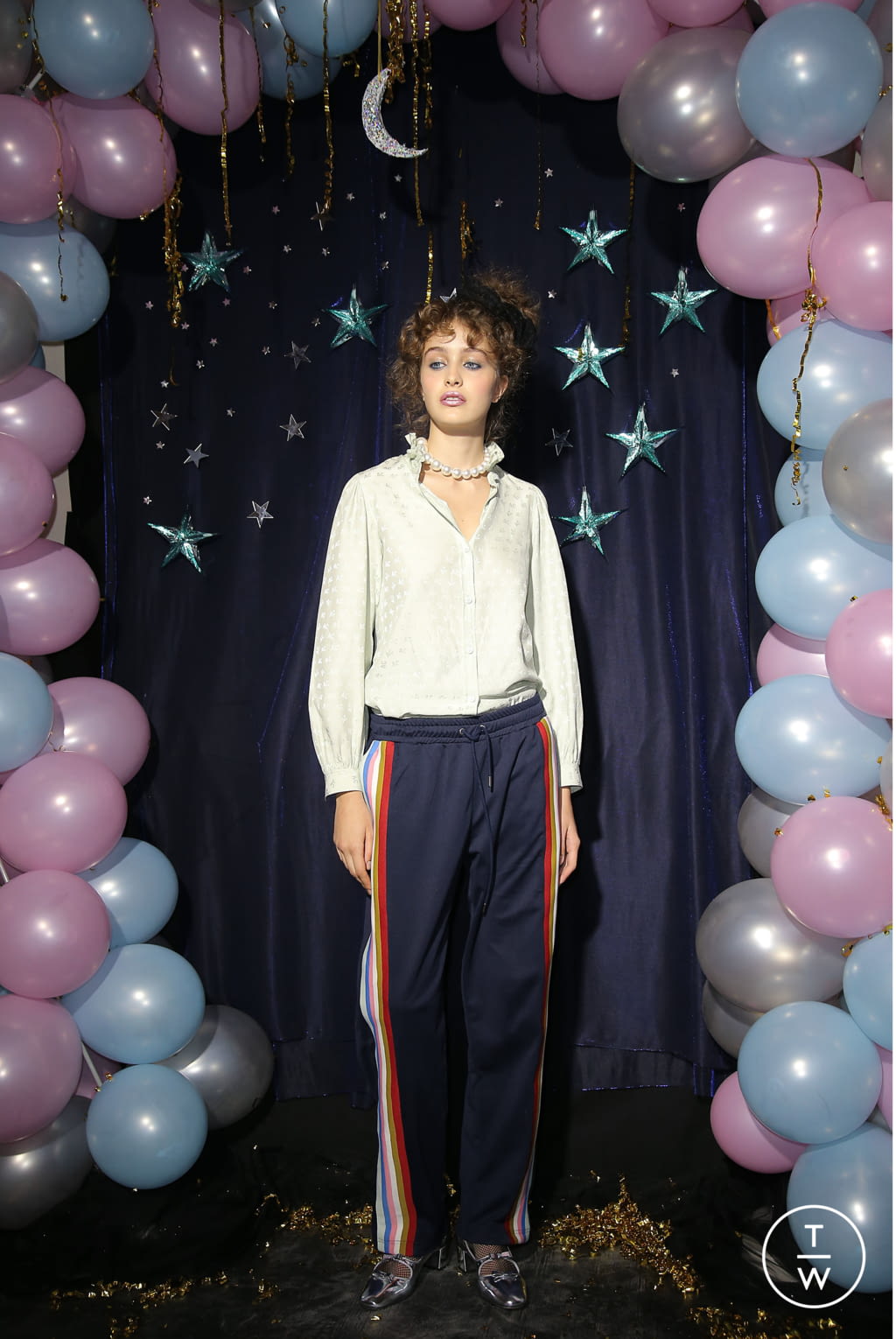 Fashion Week Paris Fall/Winter 2017 look 9 from the Alexa Chung collection womenswear