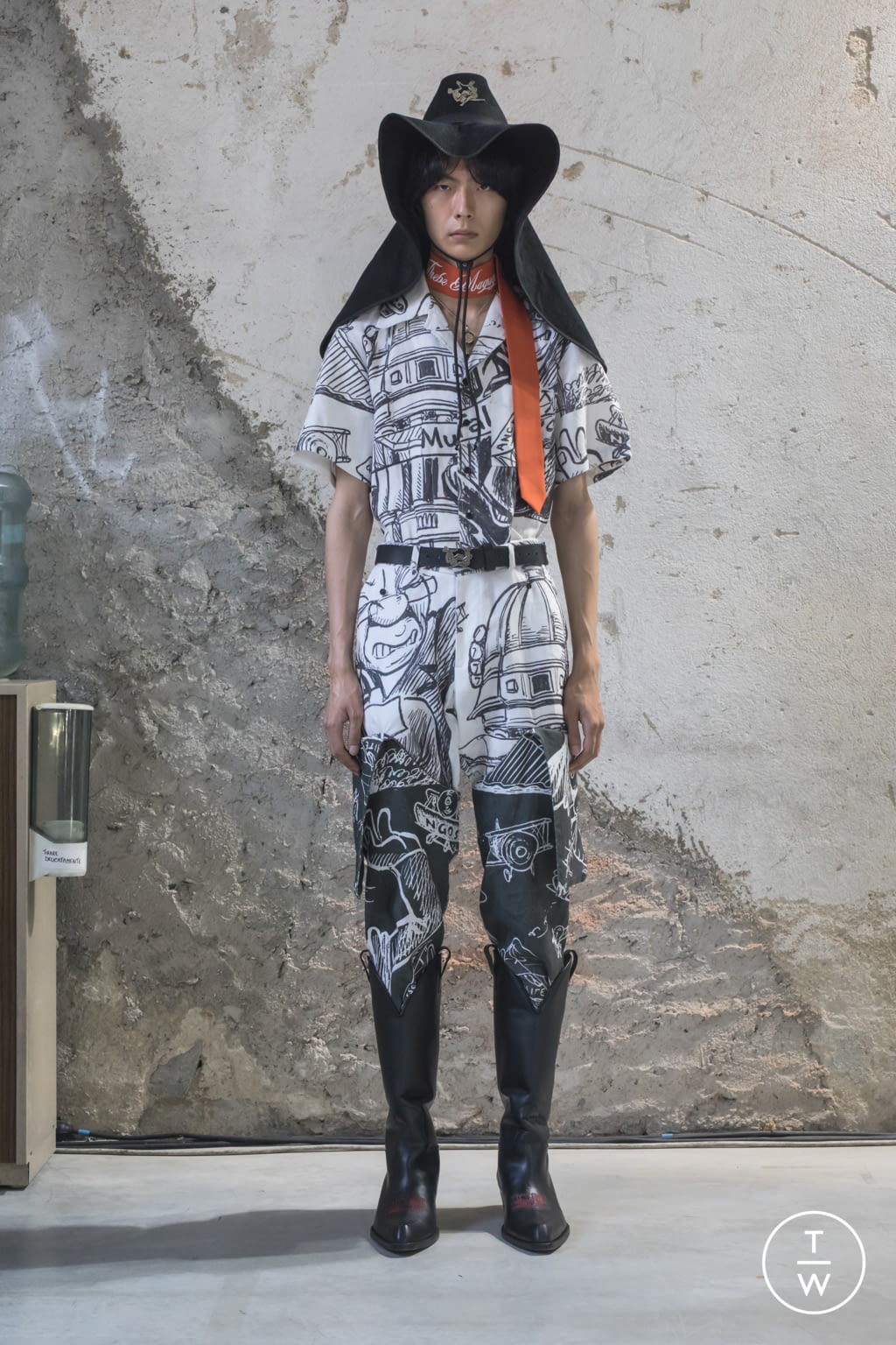Fashion Week Florence - Pitti Spring/Summer 2022 look 9 de la collection Thebe Magugu menswear
