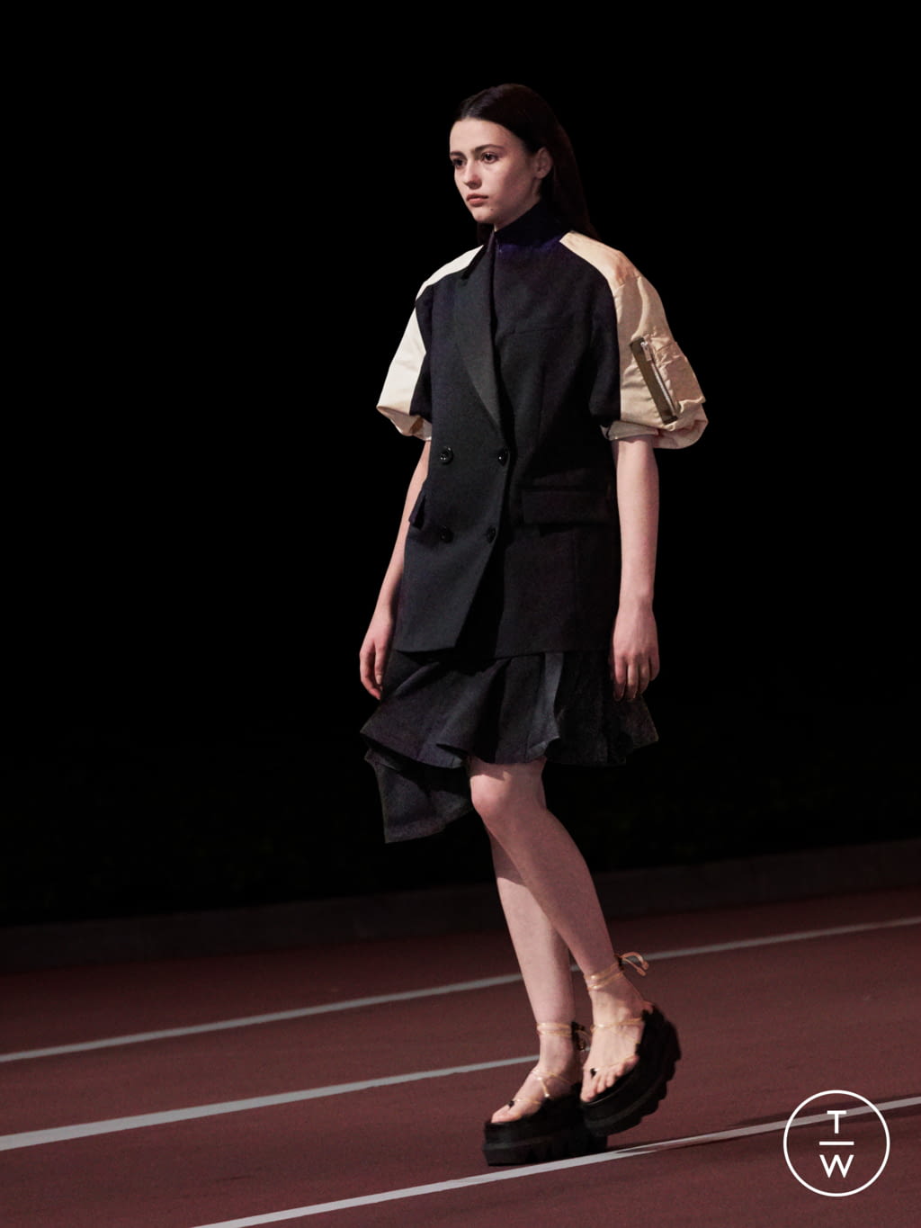 Fashion Week Paris Spring/Summer 2022 look 9 de la collection Sacai womenswear