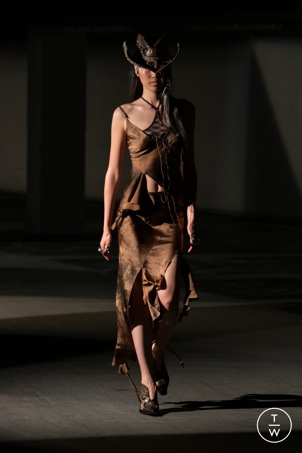 Fashion Week London Spring/Summer 2022 look 9 from the KNWLS collection womenswear