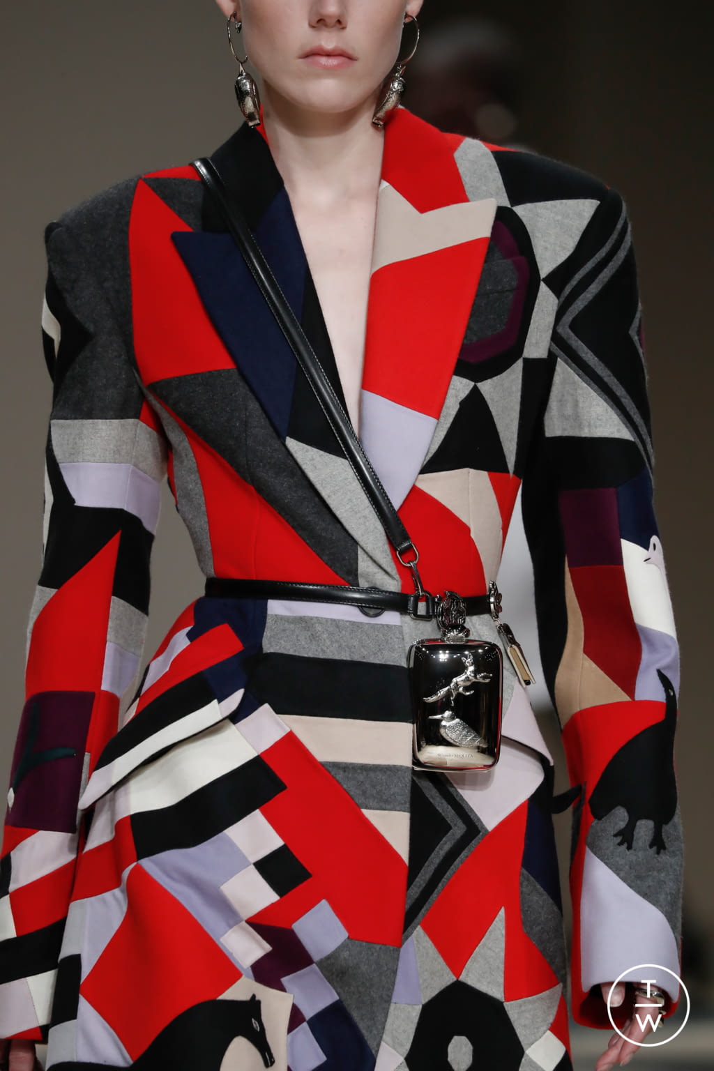 Fashion Week Paris Fall/Winter 2020 look 26 de la collection Alexander McQueen womenswear accessories