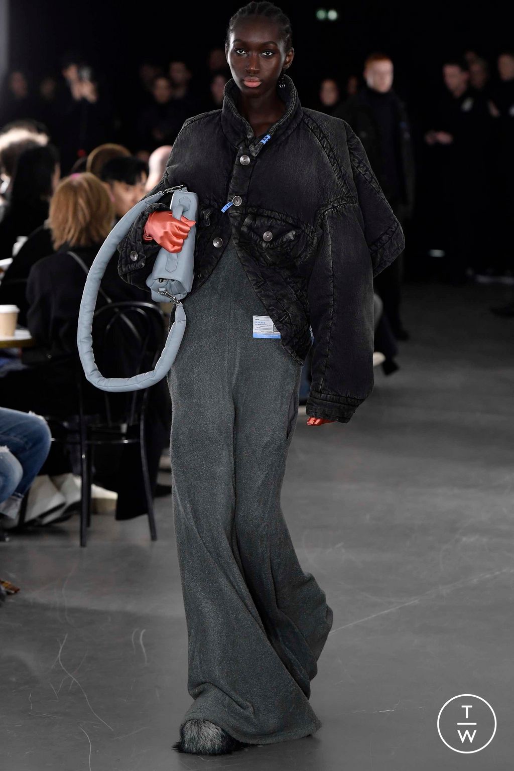 Fashion Week Paris Fall/Winter 2023 look 37 de la collection Maison Mihara Yasuhiro menswear