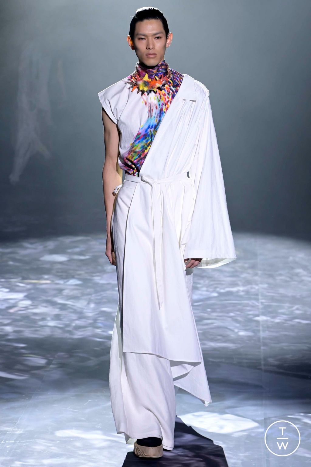 Fashion Week Paris Spring/Summer 2023 look 10 from the Yuima Nakazato collection couture