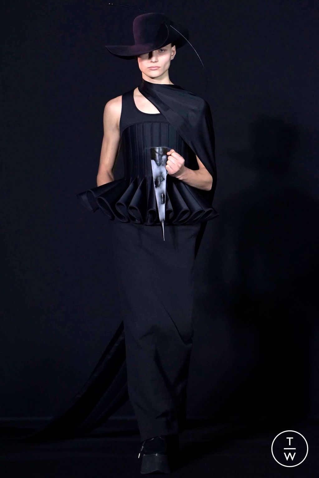 Fashion Week Paris Spring/Summer 2023 look 9 de la collection Robert Wun couture