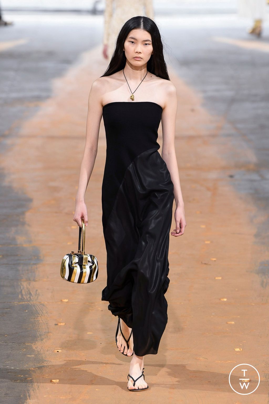 Fashion Week New York Spring/Summer 2023 look 40 from the Gabriela Hearst collection 女装