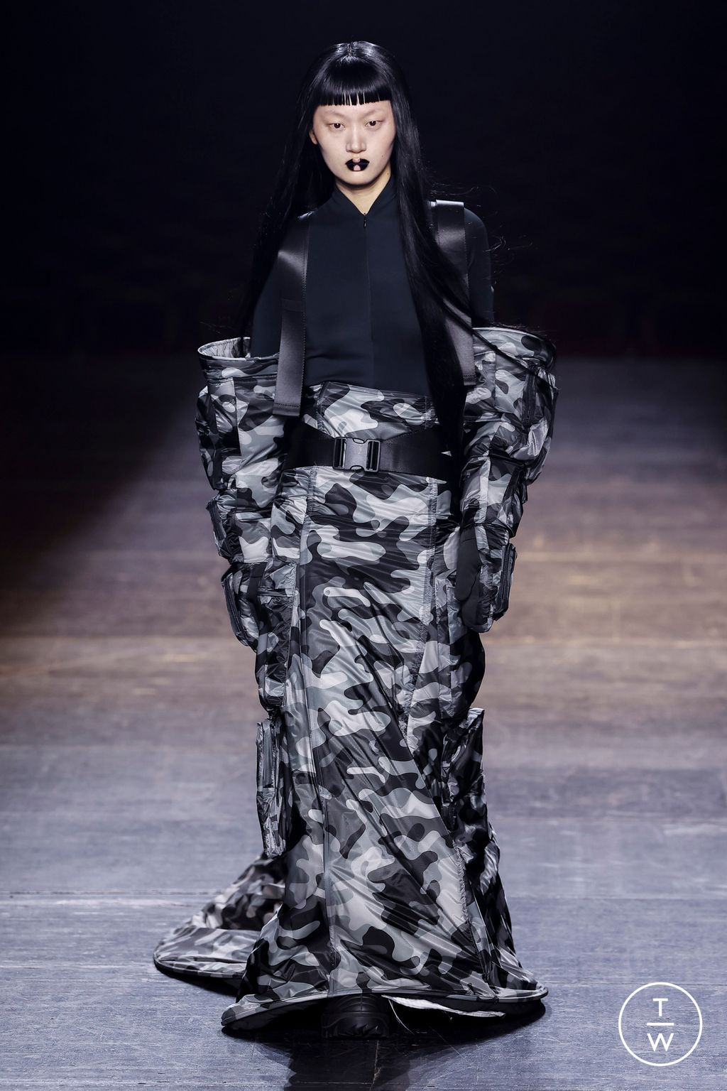 Fashion Week Paris Fall/Winter 2023 look 20 de la collection Rains menswear