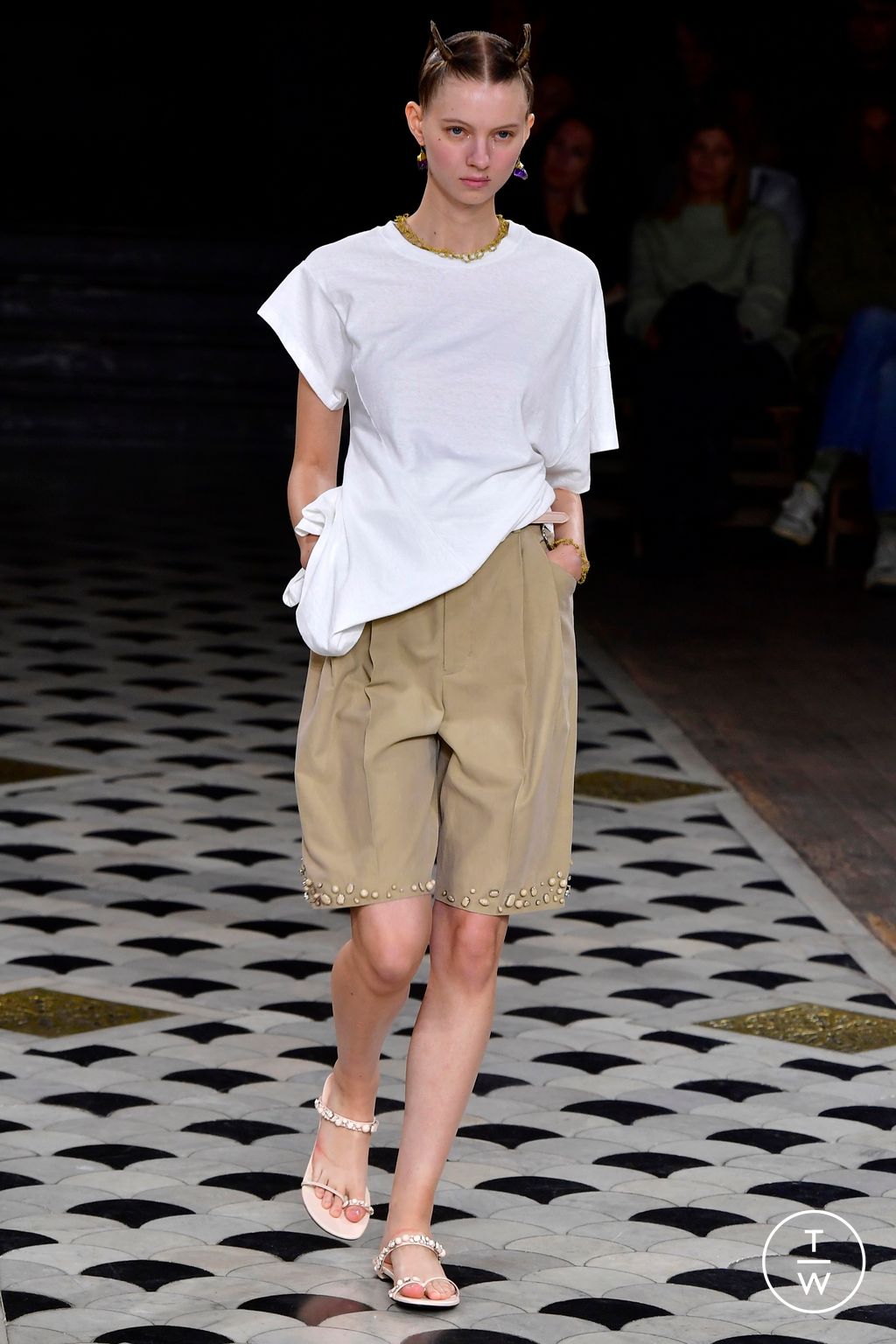 Fashion Week Paris Spring/Summer 2023 look 35 from the Undercover collection 女装