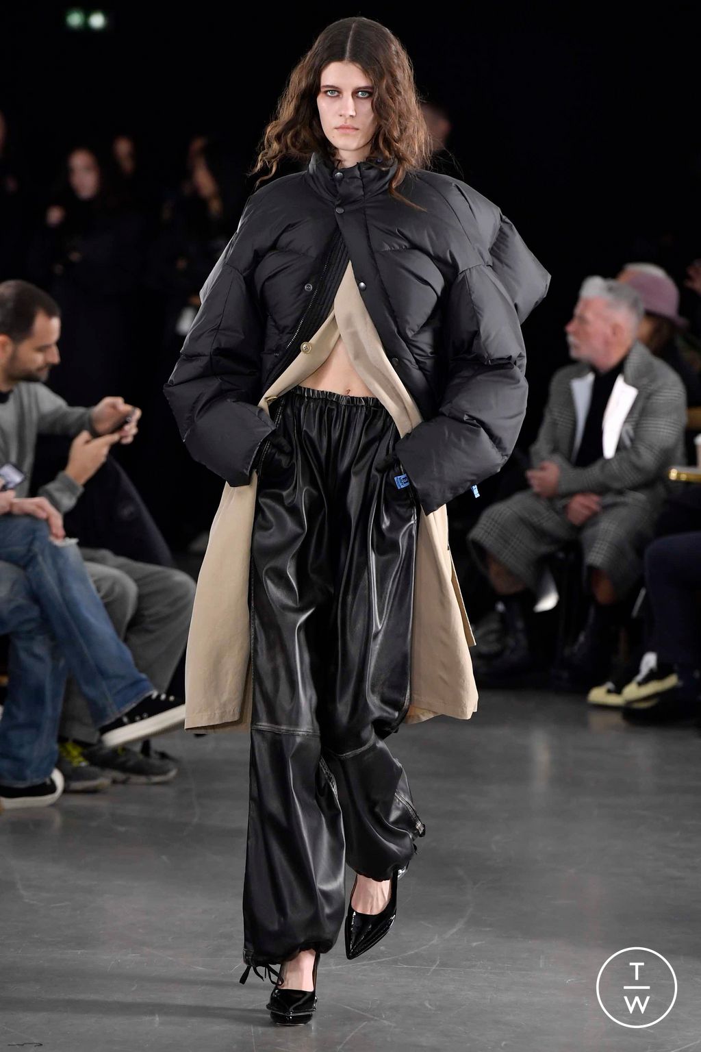 Fashion Week Paris Fall/Winter 2023 look 51 de la collection Maison Mihara Yasuhiro menswear